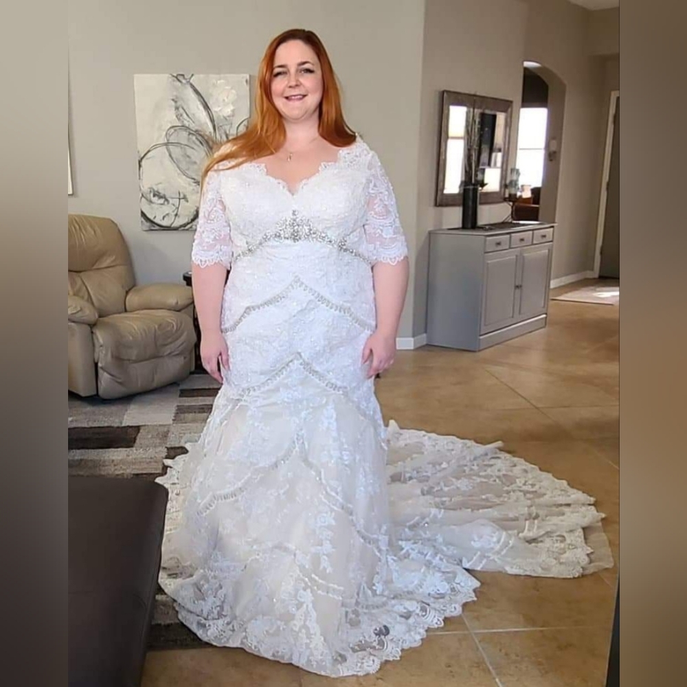 Cocomelody Ivory Formal Dress Size 24 (Street Size 18)